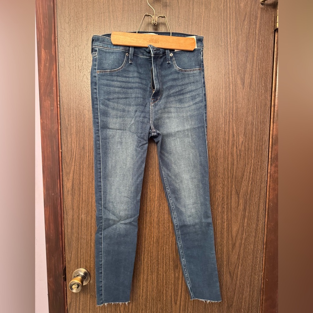 ABERCROMBIE MEDIUM DARK WASH THE JEAN LEGGING SIZE 28 6XS EXTRA SHORT 24.25”
